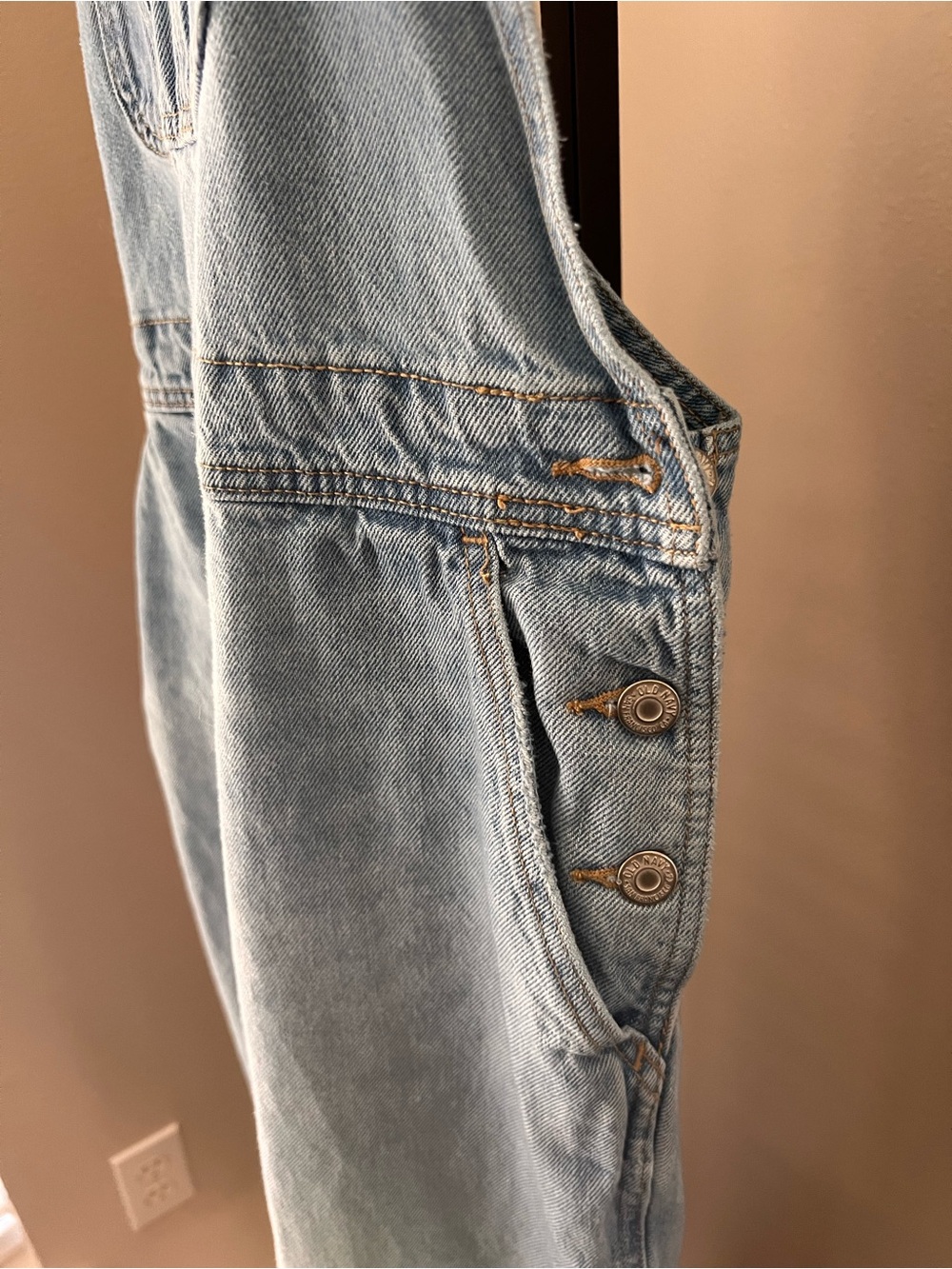Old navy y2k Light Wash Denim Overalls - Classic Bib Style - Picture 4 of 8